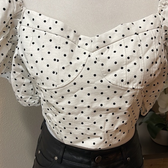 Puff Sleeve Crop top.                  TRN5 - Picture 2 of 6